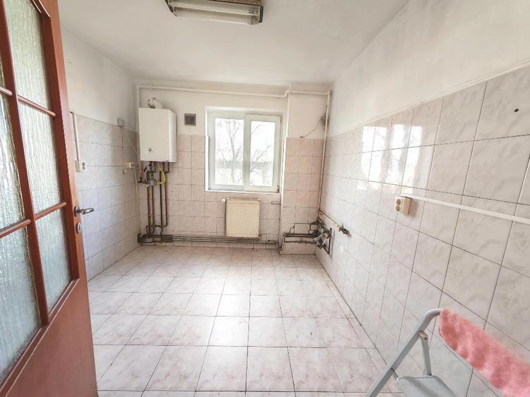 ​Apartament spațios 4 camere + Boxă în CF + Garaj sub bloc | Zona Cetății - Circ - 4