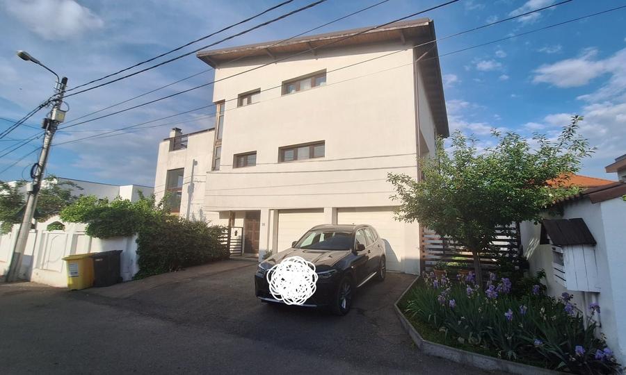 Casă cu 4 camere în Central