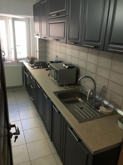 Apartament cu 4 camere decomandat în Soarelui