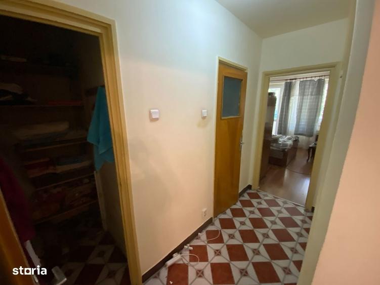 Apartament cu 3 camere semidecomandat în Vatra Luminoasă