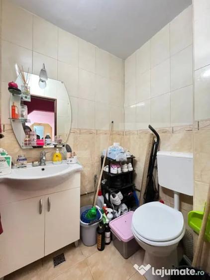 Apartament cu 4 camere decomandat, mobilat în Central