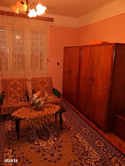 Casă cu 4 camere cu Teren 1440 Mp în Central