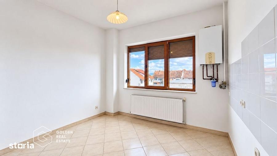 Apartament cu 4 camere decomandat în Central