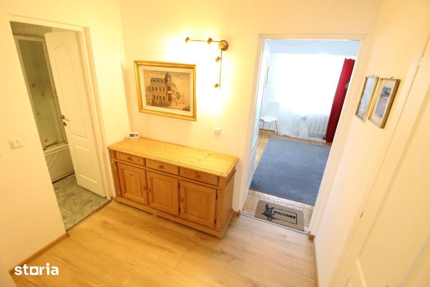 Apartament cu 4 camere decomandat în Piața Centrală