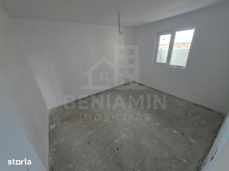 Casă cu 5 camere cu Teren 346 Mp în Cârcea