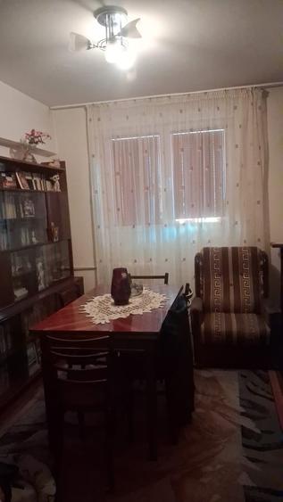 Apartament cu 3 camere decomandat în Drumul Taberei