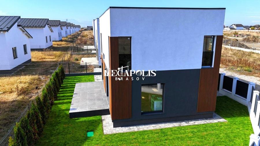 Casă individuală cu 4 camere cu Canalizare în Sânpetru