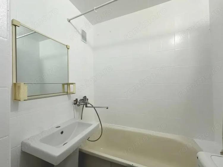 Apartament cu 3 camere decomandat în Șagului