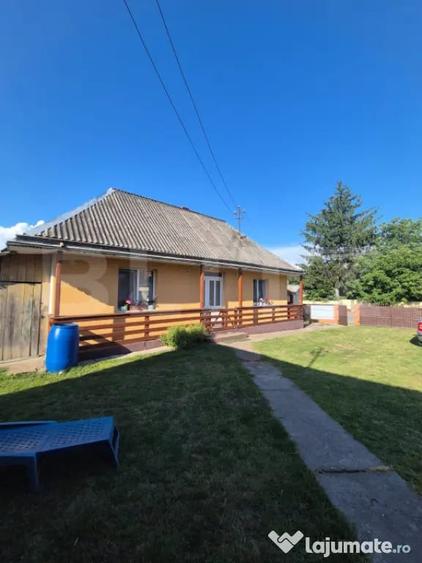 Casă cu 2 camere cu Teren 5600 Mp în Central