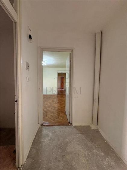 Apartament cu 3 camere decomandat în Aradului