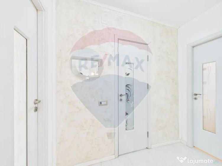 Apartament cu 3 camere semidecomandat, mobilat în Ștefan cel Mare