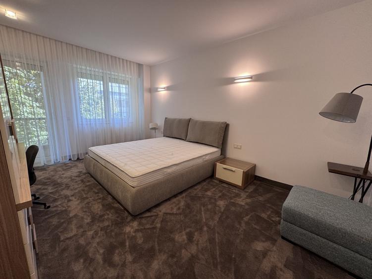 Apartament cu 4 camere decomandat, mobilat în Herăstrău