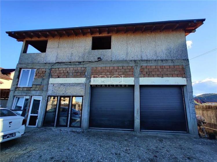 Casă cu 7 camere cu Canalizare în Baciu