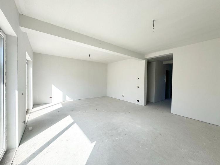 Duplex cu 4 camere cu Canalizare în Florești