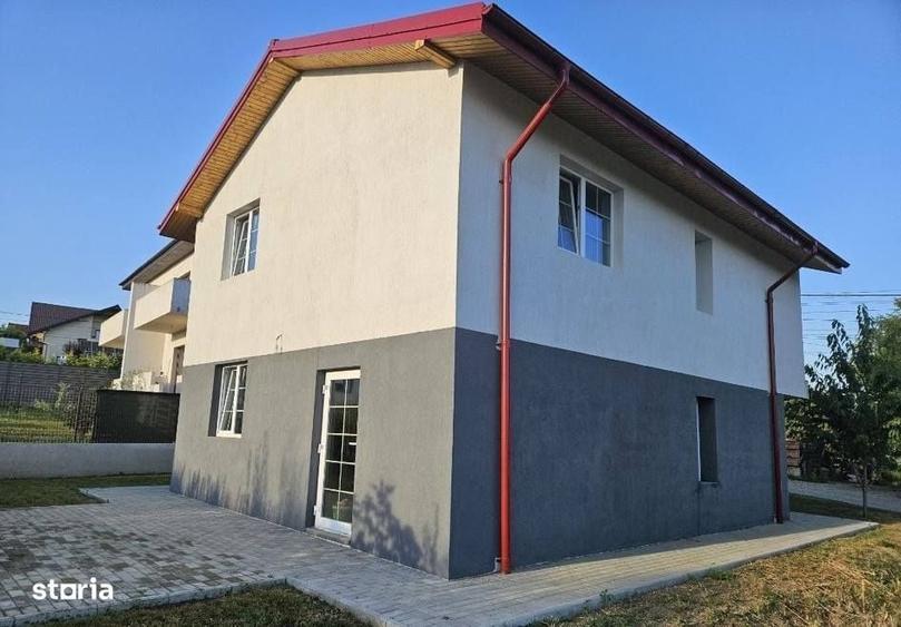 Casă cu 4 camere în Breazu