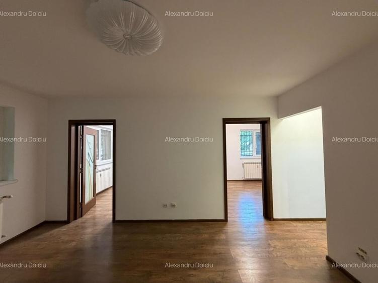 Apartament cu 3 camere decomandat, mobilat în Victoriei