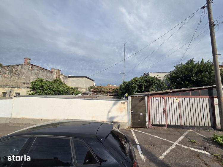 Casă cu 5 camere cu Teren 204 Mp în Central