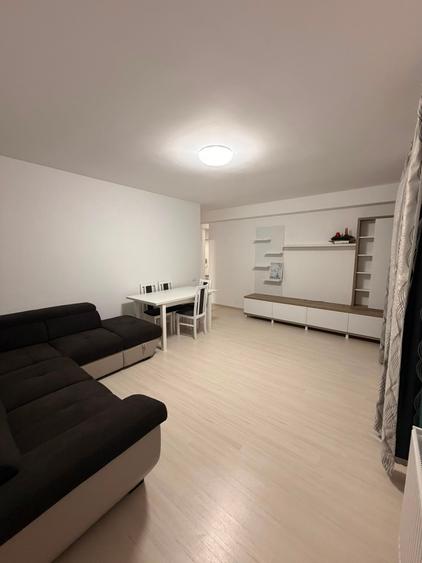 Apartament cu 4 camere decomandat în Băneasa