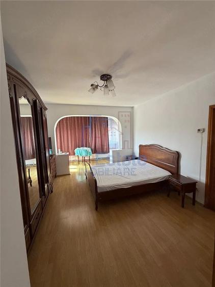 Apartament cu 3 camere decomandat în Filiași