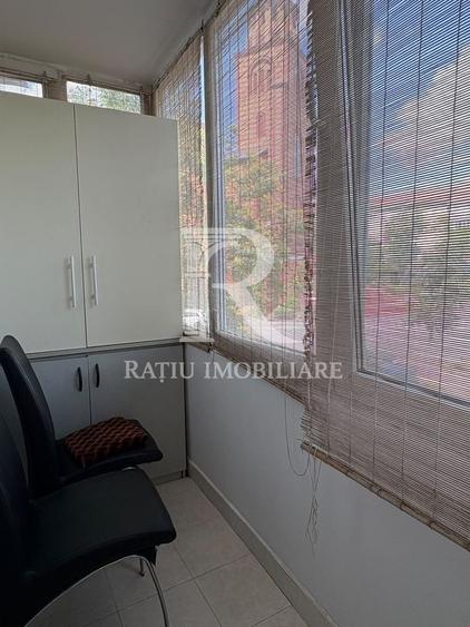 Apartament cu 3 camere decomandat, mobilat în Dacia