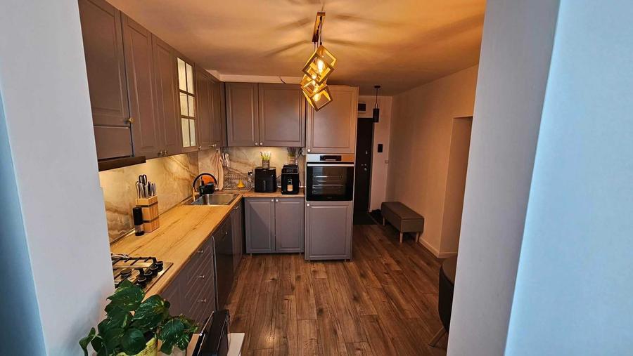 Apartament cu 3 camere decomandat în Drumul Taberei