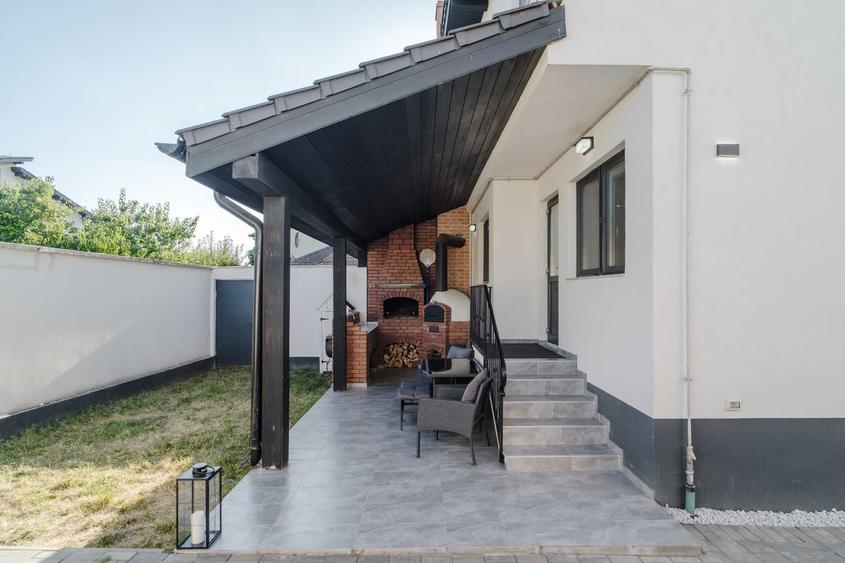 Casă cu 4 camere cu Teren 230 Mp în Central