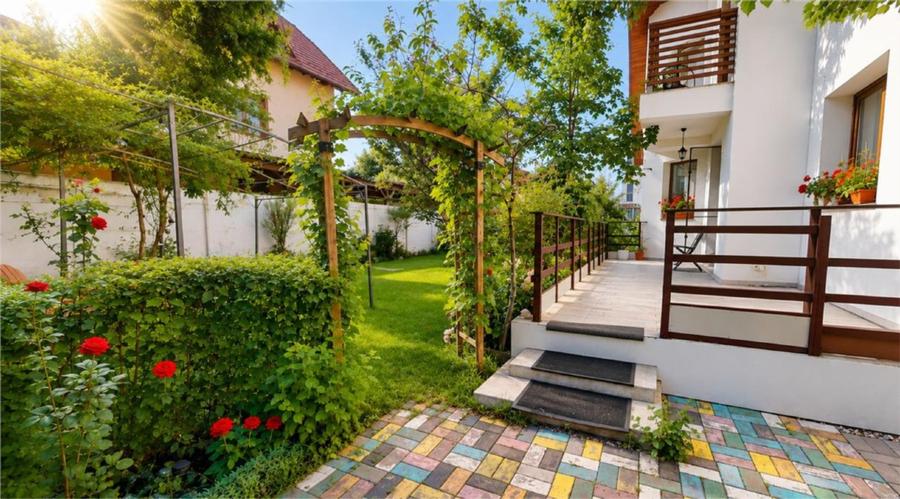 Casă individuală cu 5 camere cu Teren 610 Mp în Tractorul