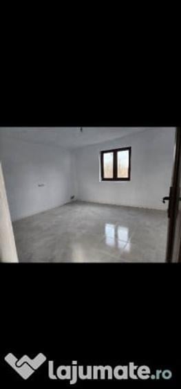 Casă cu 5 camere cu Teren 2000 Mp în Moșteni