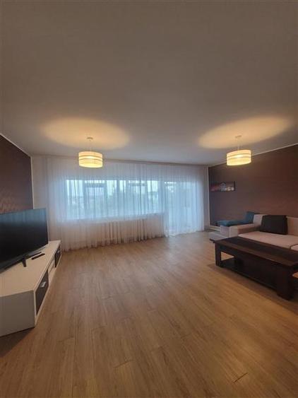 Apartament cu 3 camere decomandat, mobilat în Faleza Nord
