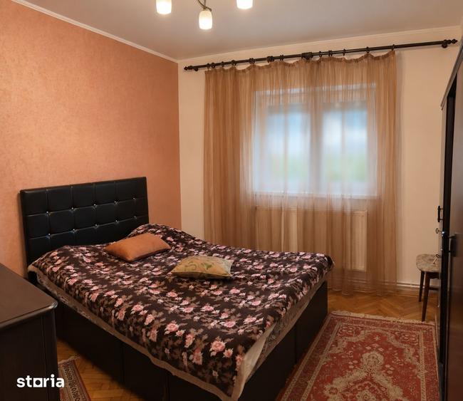 Apartament cu 3 camere decomandat în Școlilor