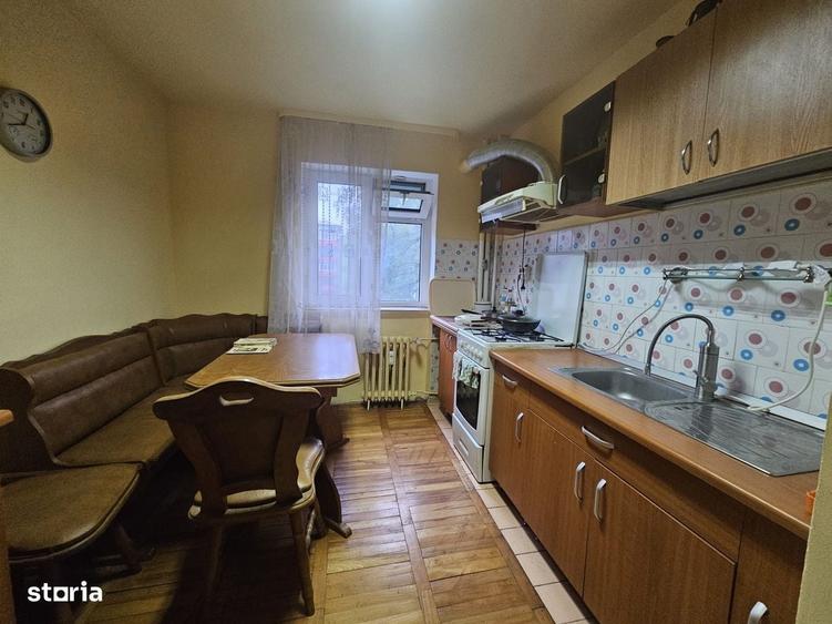 Apartament cu 3 camere semidecomandat în George Enescu