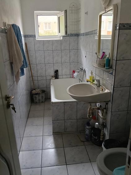 Apartament cu 4 camere nedecomandat în Central