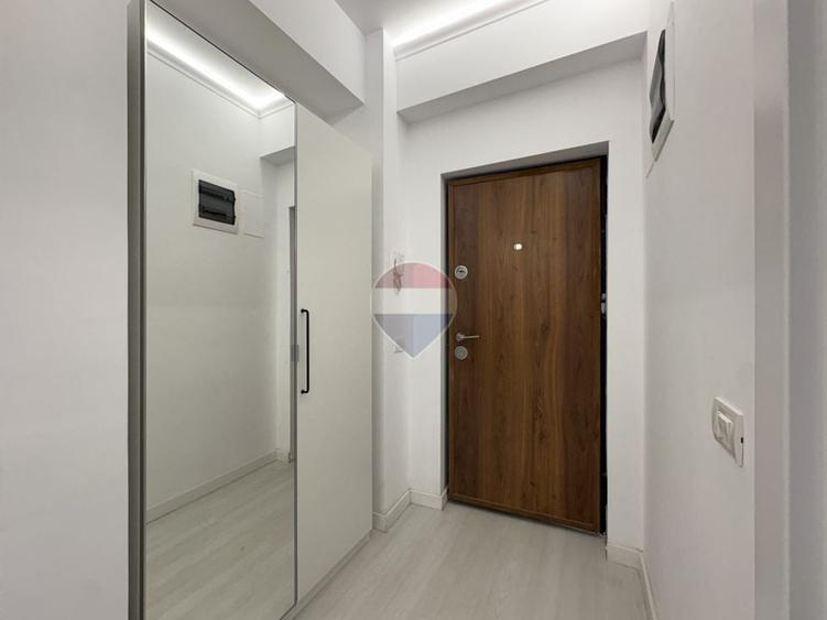 Apartament cu 2 camere semidecomandat, mobilat în Central