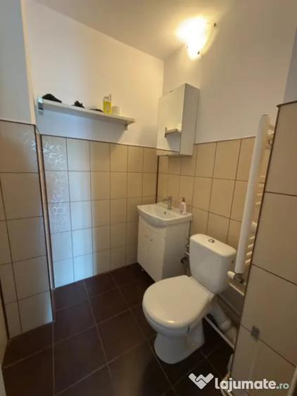 Apartament cu 3 camere semidecomandat în Mărășești