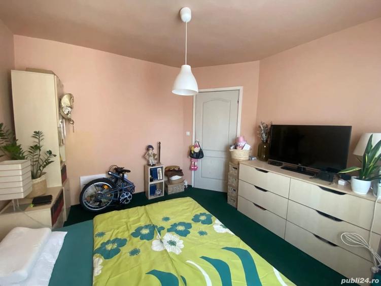 Apartament cu 4 camere decomandat în Petros