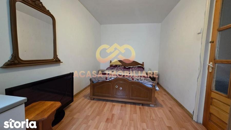 Apartament cu 3 camere semidecomandat în Alexandru cel Bun