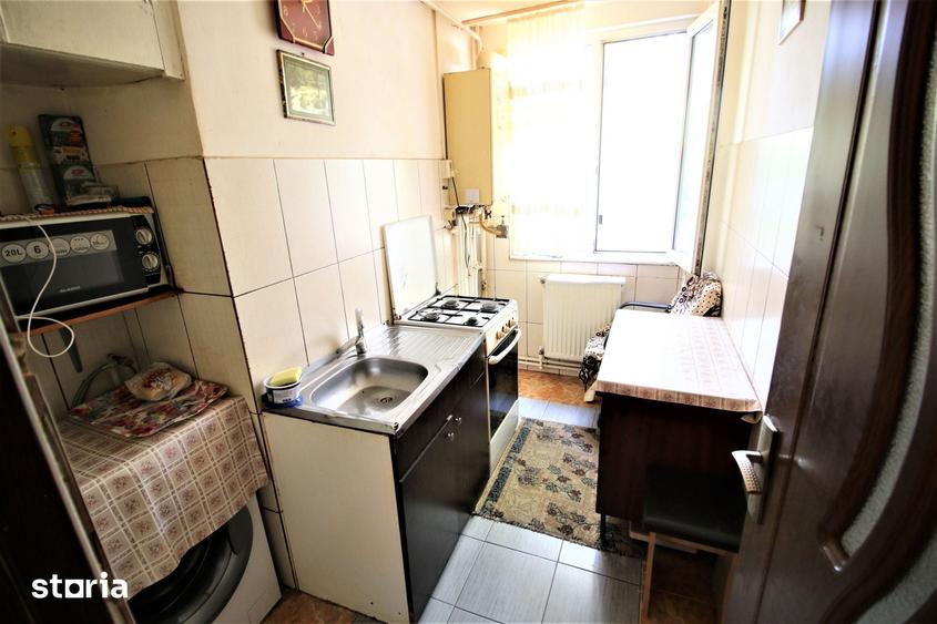 Apartament cu 3 camere în Micro 19