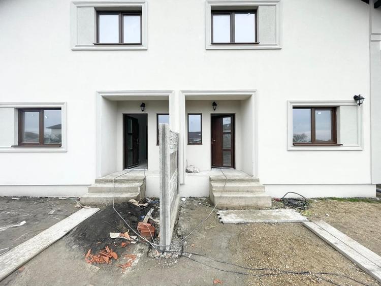 Duplex cu 4 camere cu Canalizare în Moșnița Veche