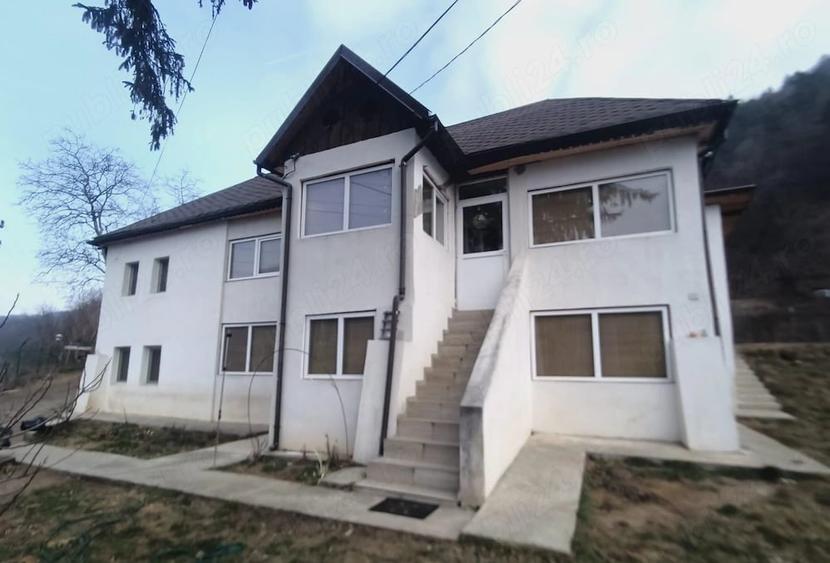 Casă cu 6 camere cu Teren 1000 Mp în Central