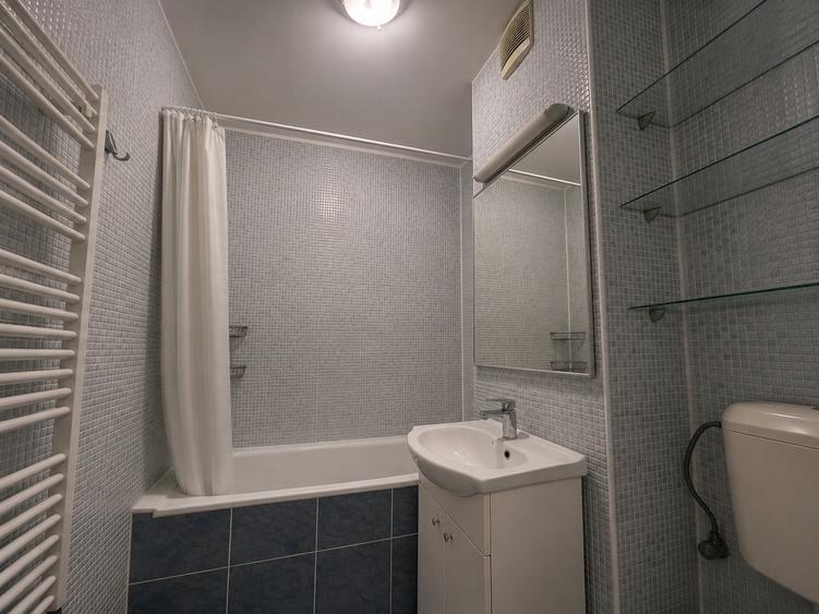 Apartament cu 3 camere decomandat în Iancului