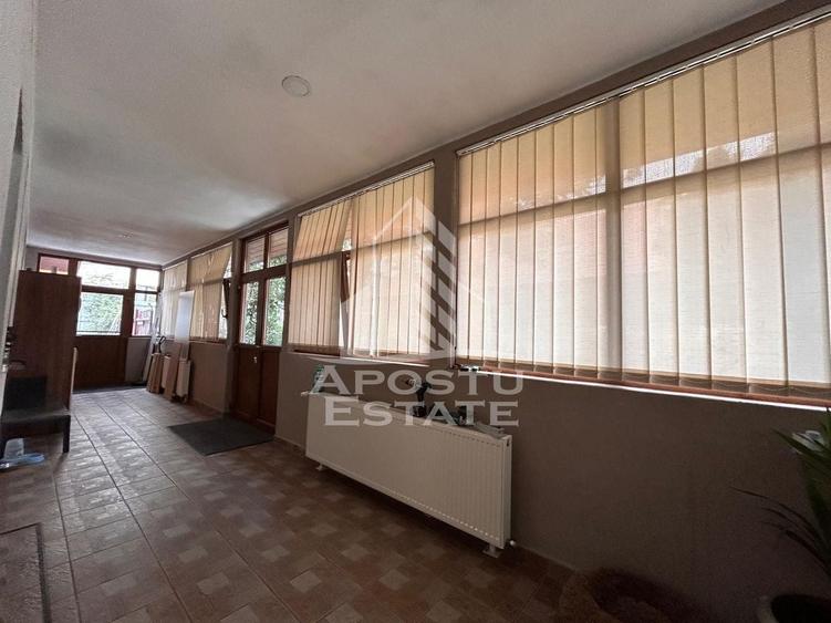 Apartament cu 3 camere semidecomandat, mobilat în Odobescu