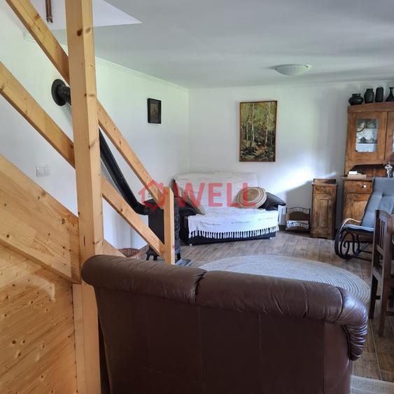 Casă cu 6 camere cu Teren 1393 Mp în Sărățeni