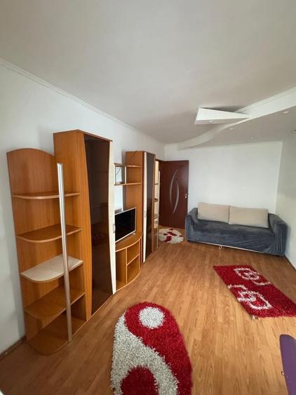 Apartament cu 3 camere decomandat în Exterior Vest