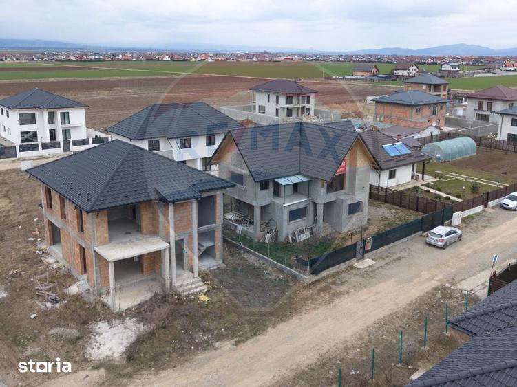 Casă cu 5 camere cu Teren 500 Mp în Central