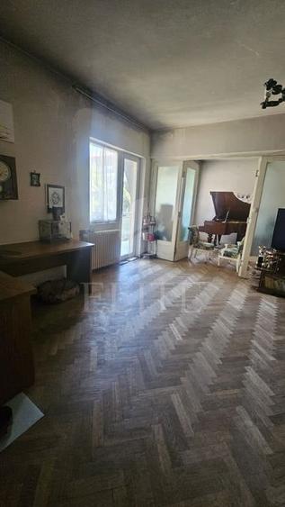 Apartament cu 3 camere semidecomandat în Central