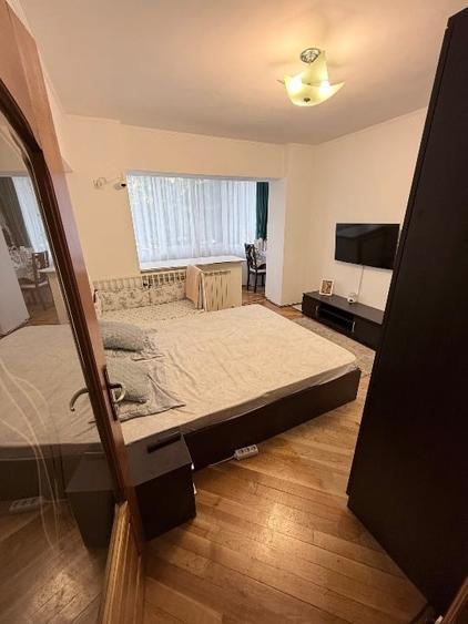 Apartament cu 3 camere decomandat, mobilat în Tei