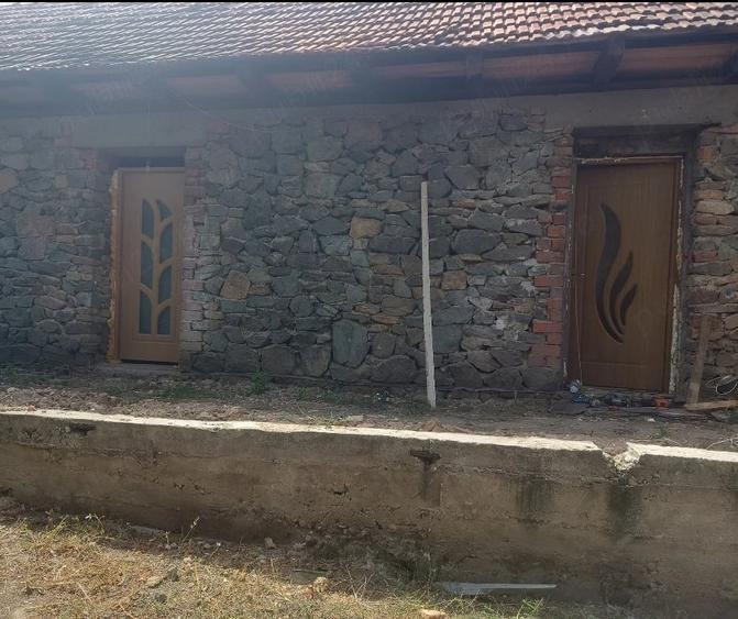 Casă cu 3 camere cu Teren 1200 Mp în Goruia