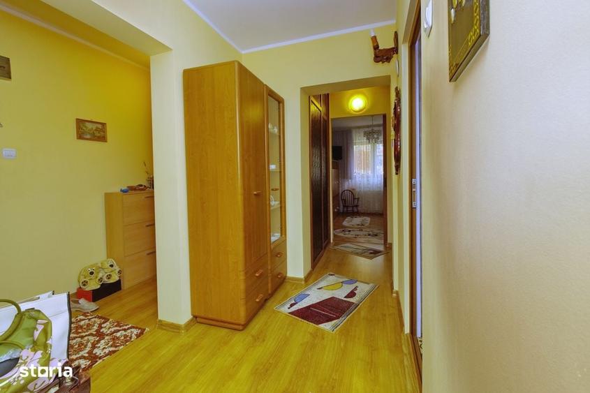 Apartament cu 3 camere decomandat în Mazepa 2