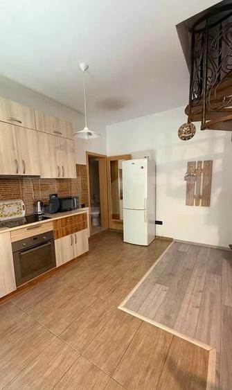 Apartament cu 3 camere decomandat, mobilat în 15 Noiembrie