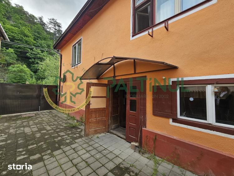 Casă cu 3 camere decomandat cu Teren 449 Mp în Central